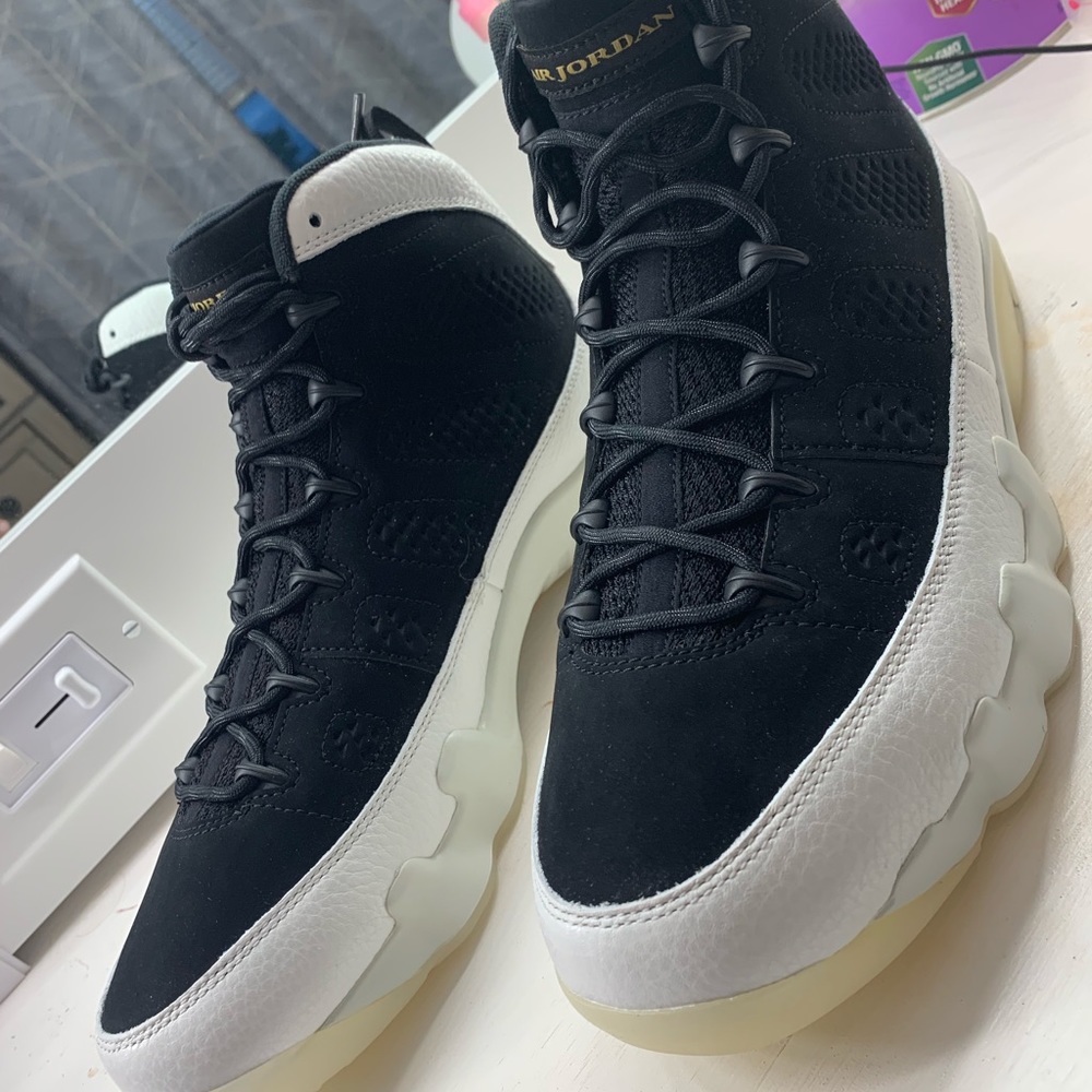 Shoes - Picture 2 of 3